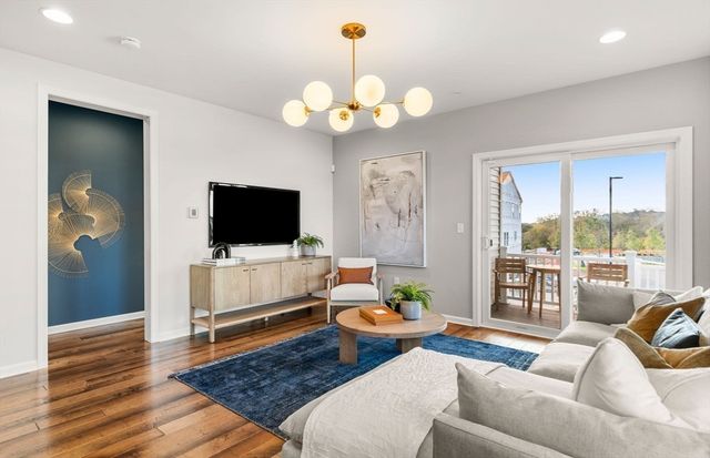 34 East Point Drive 3, East Providence, RI 02916