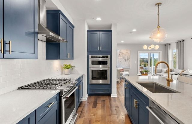 34 East Point Drive 3, East Providence, RI 02916