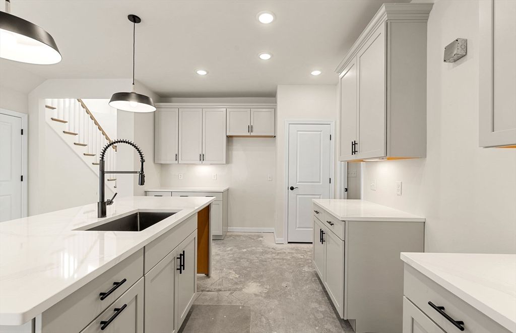 34 East Point Drive 3, East Providence, RI 02916