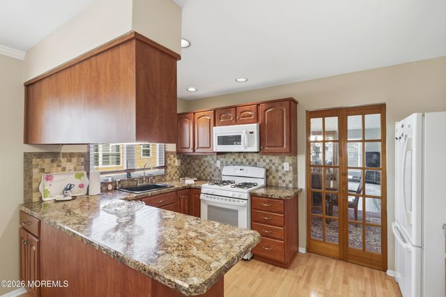 8 Marlow Avenue, Manchester, NJ 08759