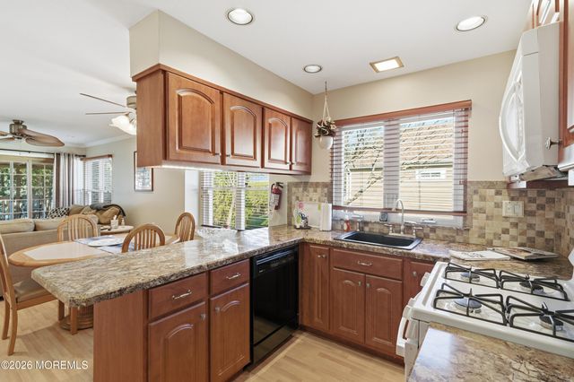 8 Marlow Avenue, Manchester, NJ 08759