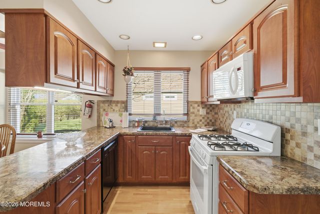 8 Marlow Avenue, Manchester, NJ 08759