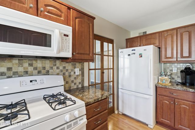 8 Marlow Avenue, Manchester, NJ 08759