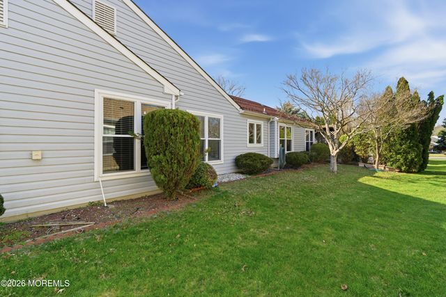 8 Marlow Avenue, Manchester, NJ 08759