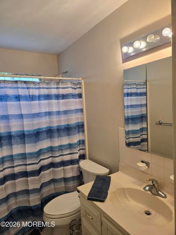 8 Marlow Avenue, Manchester, NJ 08759