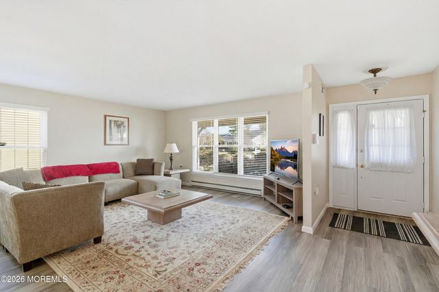 8 Marlow Avenue, Manchester, NJ 08759