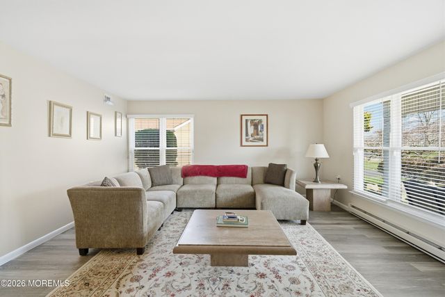 8 Marlow Avenue, Manchester, NJ 08759