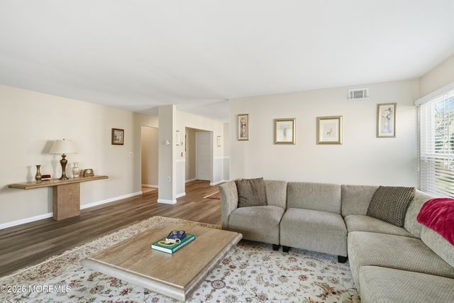 8 Marlow Avenue, Manchester, NJ 08759