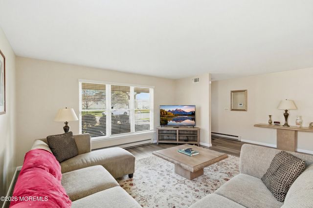 8 Marlow Avenue, Manchester, NJ 08759