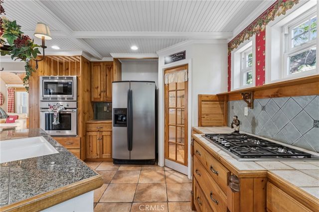 234 Crest Circle, Lake Arrowhead, CA 92352