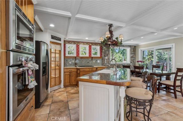 234 Crest Circle, Lake Arrowhead, CA 92352