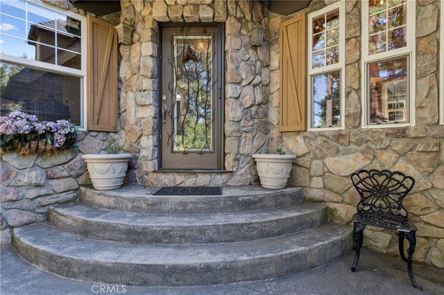 234 Crest Circle, Lake Arrowhead, CA 92352