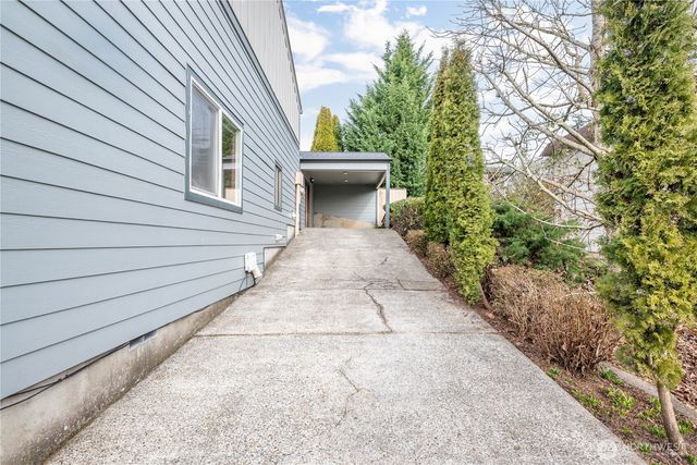 1205 Holly Street, Kelso, WA 98626