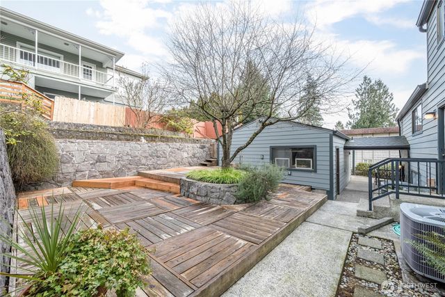 1205 Holly Street, Kelso, WA 98626