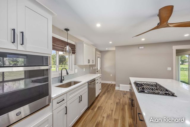 8446 Vinton Avenue NW, Sparta, MI 49345
