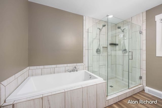 8446 Vinton Avenue NW, Sparta, MI 49345