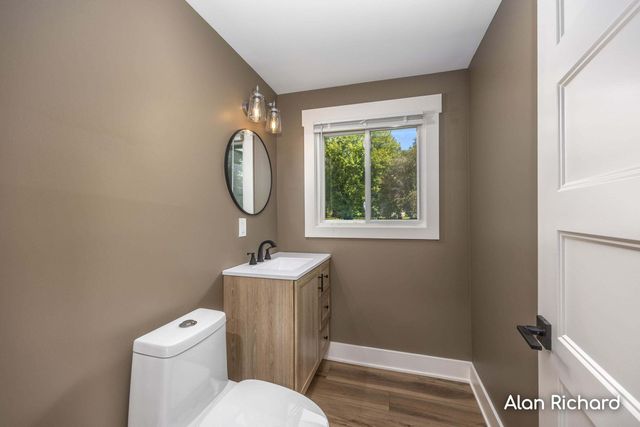 8446 Vinton Avenue NW, Sparta, MI 49345