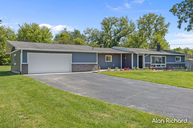 8446 Vinton Avenue NW, Sparta, MI 49345