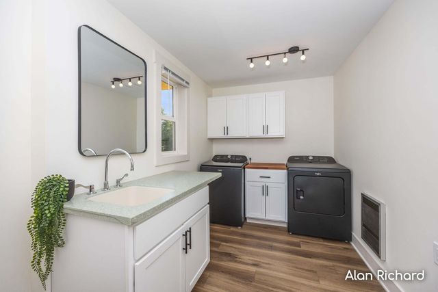 8446 Vinton Avenue NW, Sparta, MI 49345