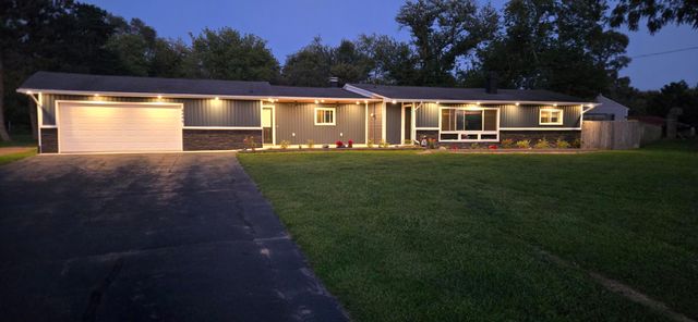 8446 Vinton Avenue NW, Sparta, MI 49345