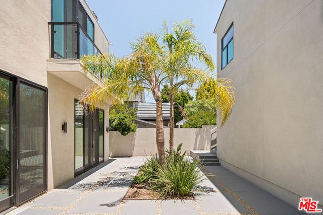 728 Indiana Avenue, Venice, CA 90291
