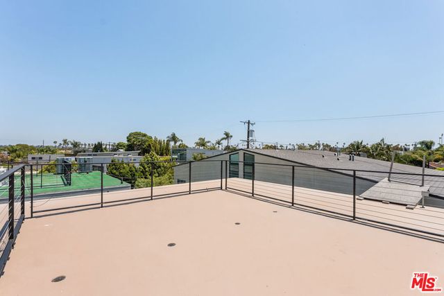 728 Indiana Avenue, Venice, CA 90291