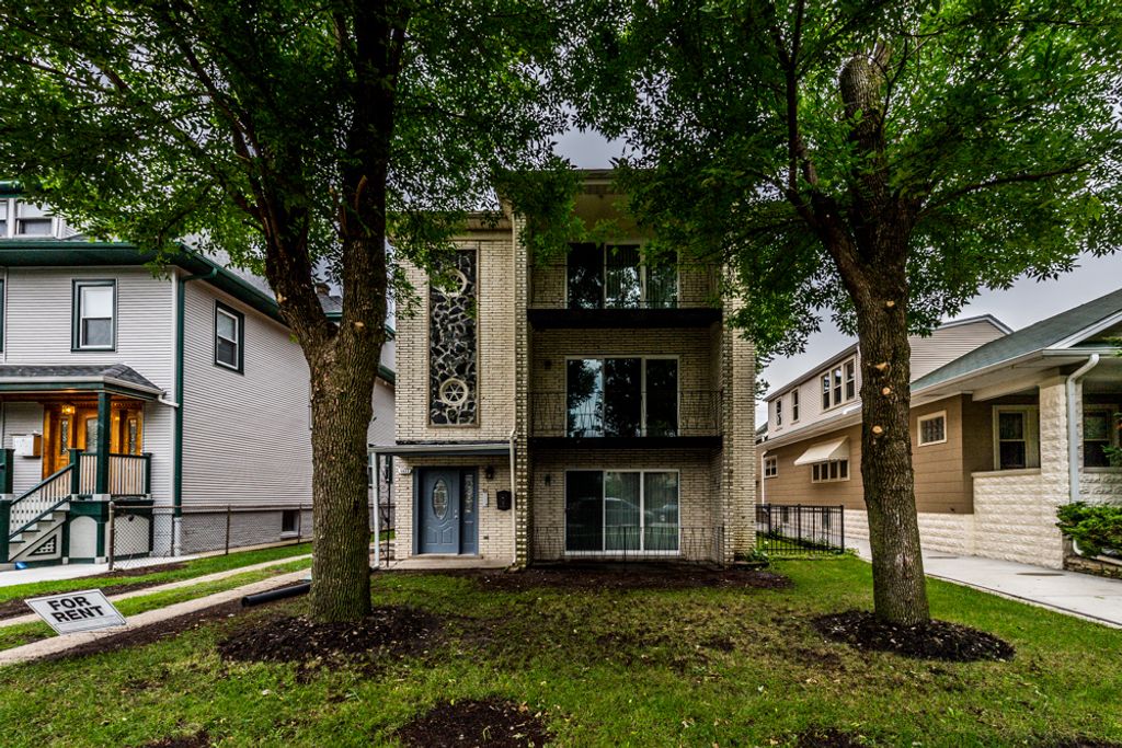 3822 N Kenneth Avenue 1, Chicago, IL 60641