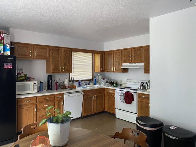 2352-54 Hillandale Road, Davenport, IA 52804