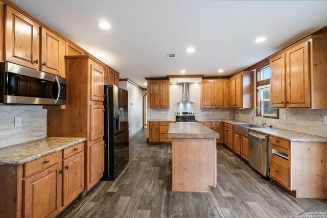 384 Adcock, Poteet, TX 78065