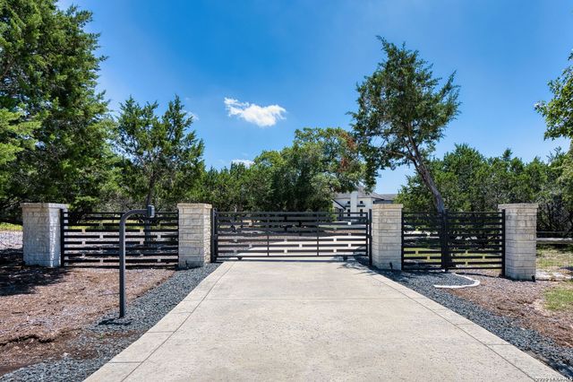 121 Greystone Pt, Boerne, TX 78006