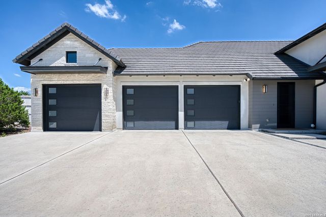 121 Greystone Pt, Boerne, TX 78006
