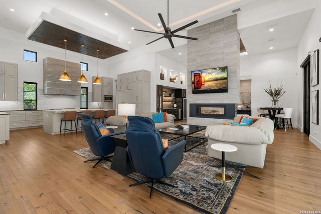 121 Greystone Pt, Boerne, TX 78006