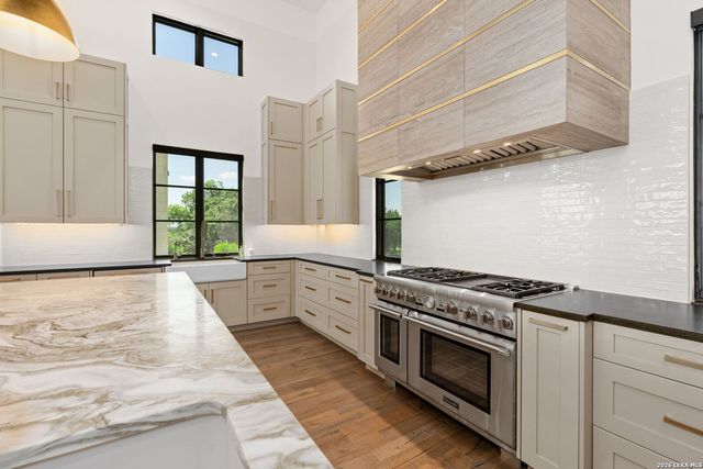 121 Greystone Pt, Boerne, TX 78006