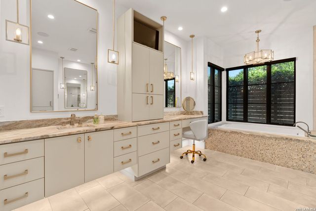 121 Greystone Pt, Boerne, TX 78006