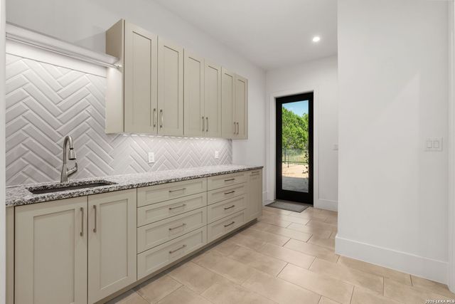 121 Greystone Pt, Boerne, TX 78006