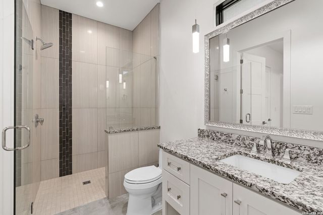 121 Greystone Pt, Boerne, TX 78006