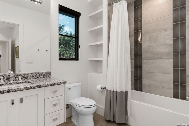 121 Greystone Pt, Boerne, TX 78006
