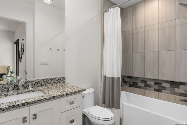 121 Greystone Pt, Boerne, TX 78006