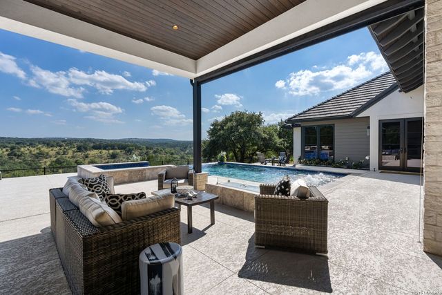 121 Greystone Pt, Boerne, TX 78006