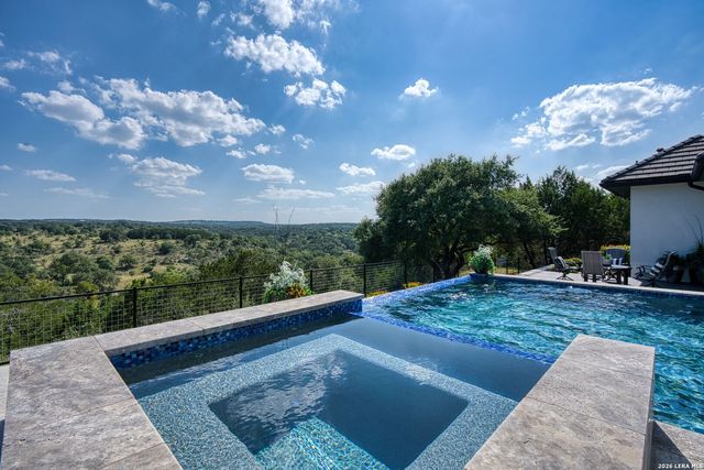 121 Greystone Pt, Boerne, TX 78006