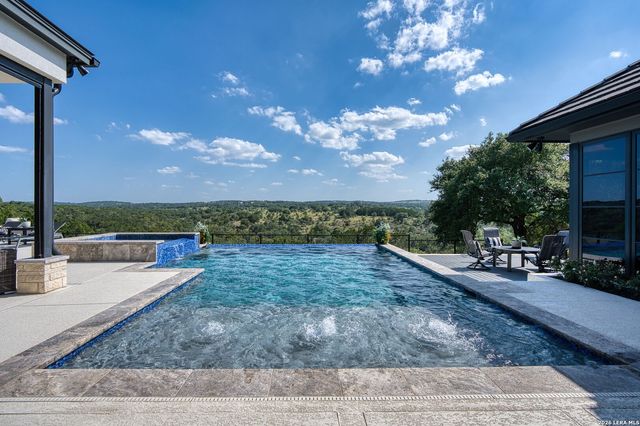 121 Greystone Pt, Boerne, TX 78006