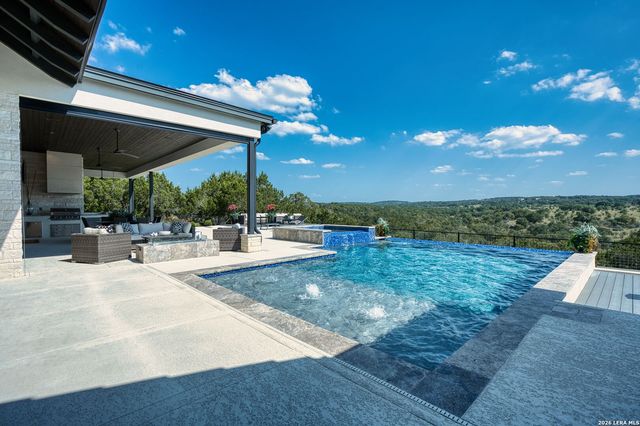 121 Greystone Pt, Boerne, TX 78006