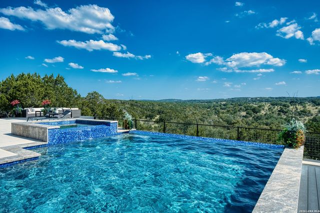 121 Greystone Pt, Boerne, TX 78006