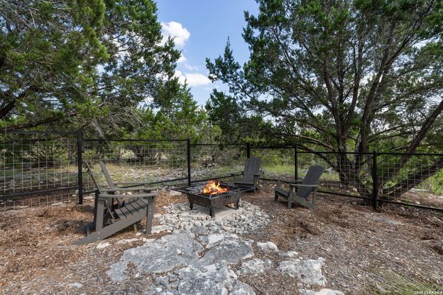 121 Greystone Pt, Boerne, TX 78006