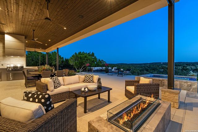 121 Greystone Pt, Boerne, TX 78006