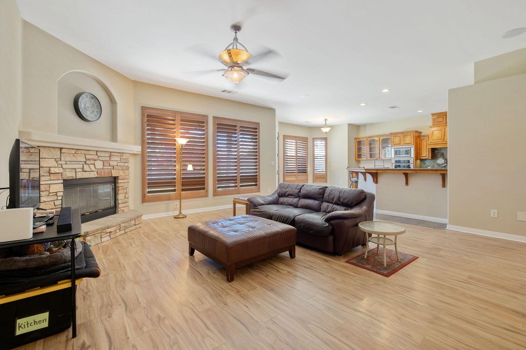 Image 10 of property listing at 11305 Andretti Avenue, Bakersfield, CA 93312