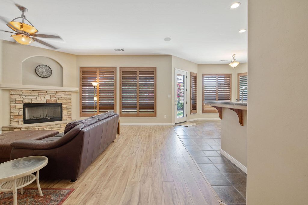 Image 11 of property listing at 11305 Andretti Avenue, Bakersfield, CA 93312