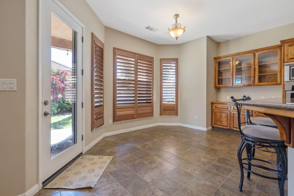 Image 15 of property listing at 11305 Andretti Avenue, Bakersfield, CA 93312