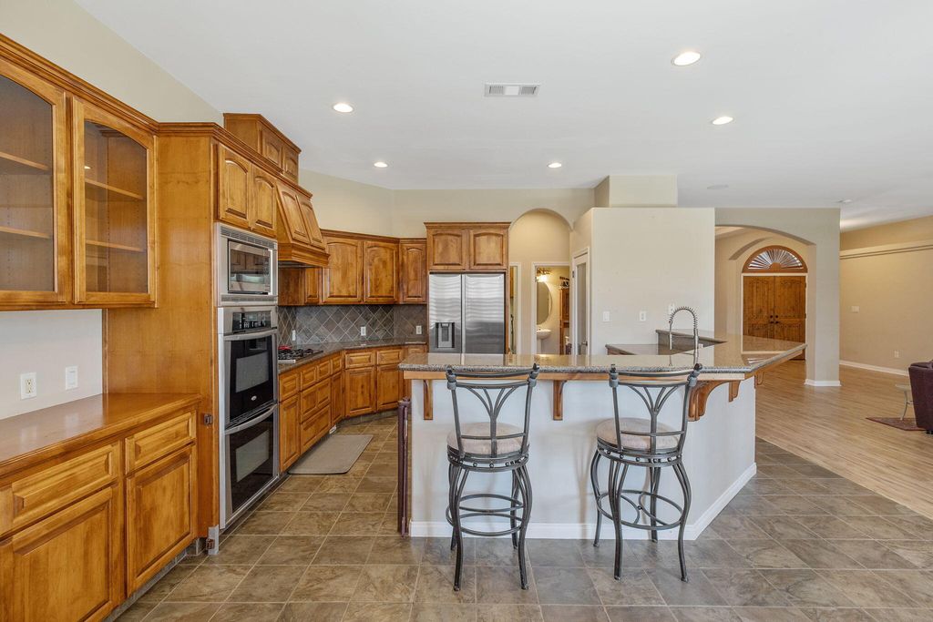 Image 17 of property listing at 11305 Andretti Avenue, Bakersfield, CA 93312