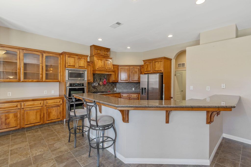 Image 18 of property listing at 11305 Andretti Avenue, Bakersfield, CA 93312